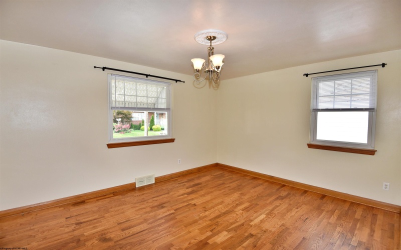 144 Seneca Drive, Clarksburg, West Virginia 26301, 3 Bedrooms Bedrooms, 6 Rooms Rooms,2 BathroomsBathrooms,Single Family Detached,For Sale,Seneca,10160771