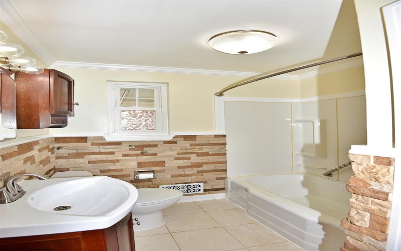 144 Seneca Drive, Clarksburg, West Virginia 26301, 3 Bedrooms Bedrooms, 6 Rooms Rooms,2 BathroomsBathrooms,Single Family Detached,For Sale,Seneca,10160771