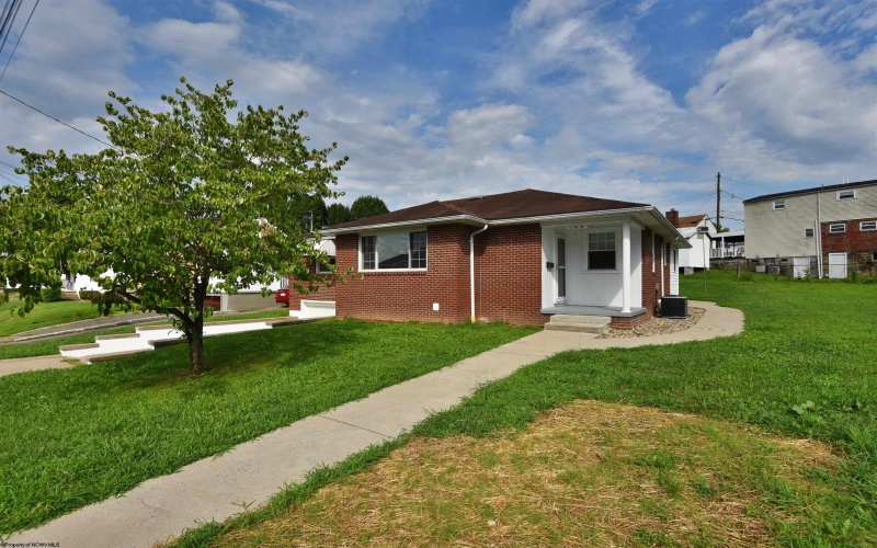 144 Seneca Drive, Clarksburg, West Virginia 26301, 3 Bedrooms Bedrooms, 6 Rooms Rooms,2 BathroomsBathrooms,Single Family Detached,For Sale,Seneca,10160771