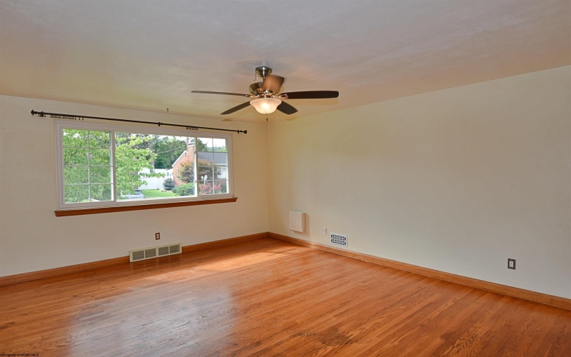 144 Seneca Drive, Clarksburg, West Virginia 26301, 3 Bedrooms Bedrooms, 6 Rooms Rooms,2 BathroomsBathrooms,Single Family Detached,For Sale,Seneca,10160771