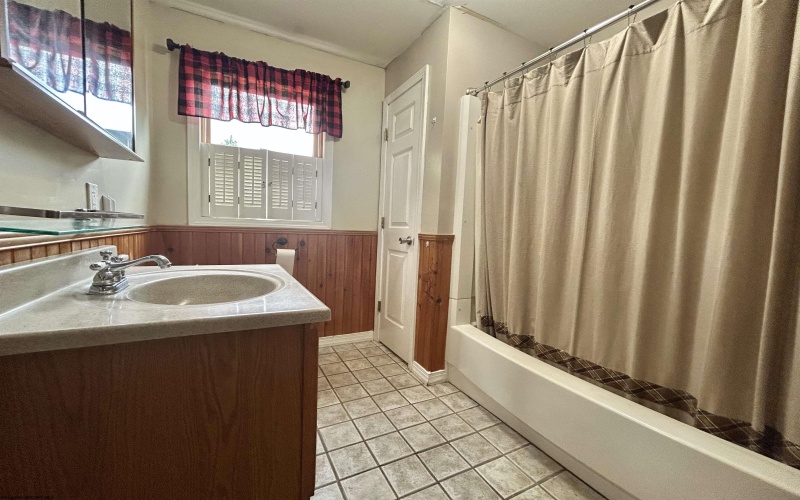 339 Chesapeake Road, Fairmont, West Virginia 26554, 4 Bedrooms Bedrooms, 7 Rooms Rooms,1 BathroomBathrooms,Single Family Detached,For Sale,Chesapeake,10160774