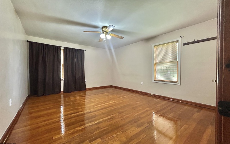 339 Chesapeake Road, Fairmont, West Virginia 26554, 4 Bedrooms Bedrooms, 7 Rooms Rooms,1 BathroomBathrooms,Single Family Detached,For Sale,Chesapeake,10160774