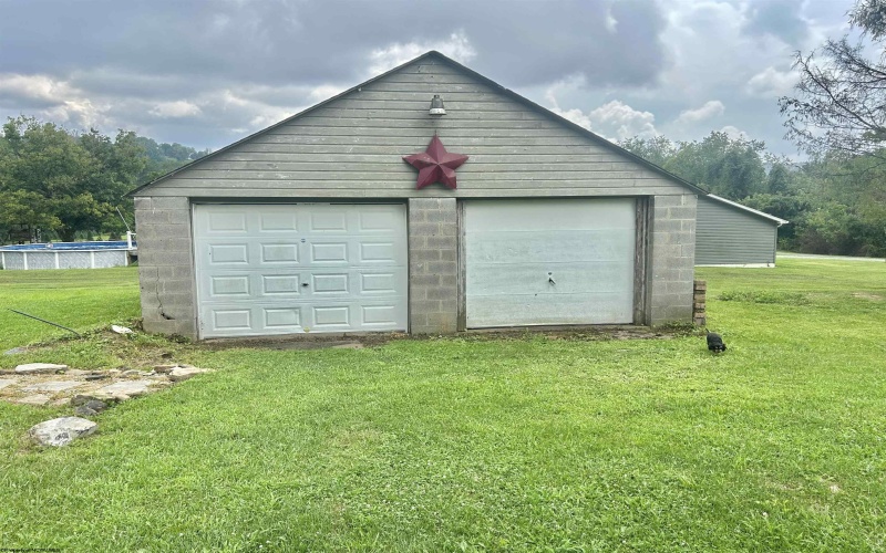 339 Chesapeake Road, Fairmont, West Virginia 26554, 4 Bedrooms Bedrooms, 7 Rooms Rooms,1 BathroomBathrooms,Single Family Detached,For Sale,Chesapeake,10160774