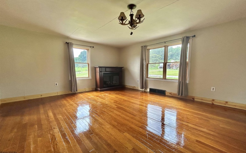 339 Chesapeake Road, Fairmont, West Virginia 26554, 4 Bedrooms Bedrooms, 7 Rooms Rooms,1 BathroomBathrooms,Single Family Detached,For Sale,Chesapeake,10160774