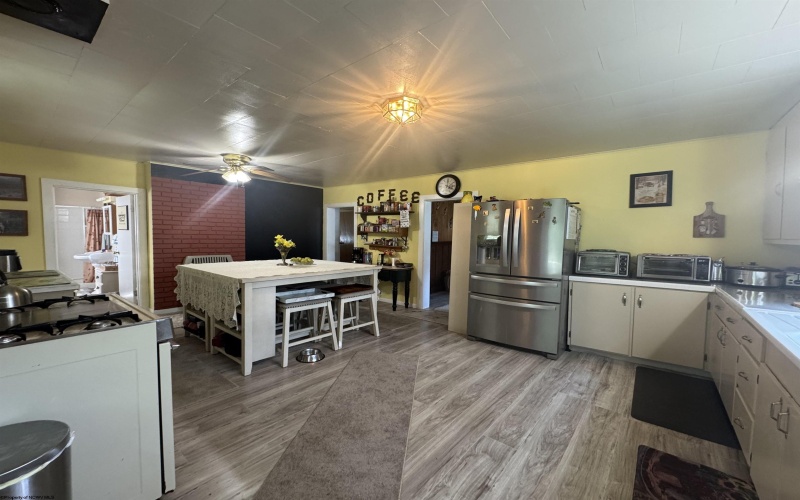 38 Kitson Street, Weston, West Virginia 26452, 4 Bedrooms Bedrooms, 9 Rooms Rooms,2 BathroomsBathrooms,Single Family Detached,For Sale,Kitson,10160776