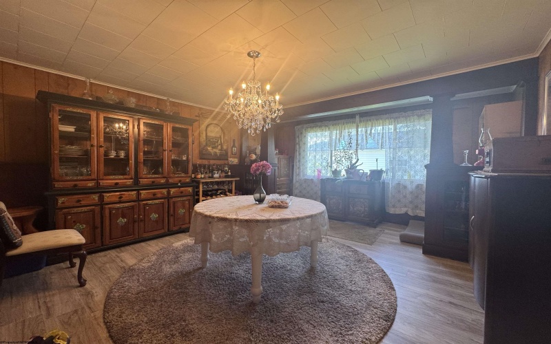 38 Kitson Street, Weston, West Virginia 26452, 4 Bedrooms Bedrooms, 9 Rooms Rooms,2 BathroomsBathrooms,Single Family Detached,For Sale,Kitson,10160776