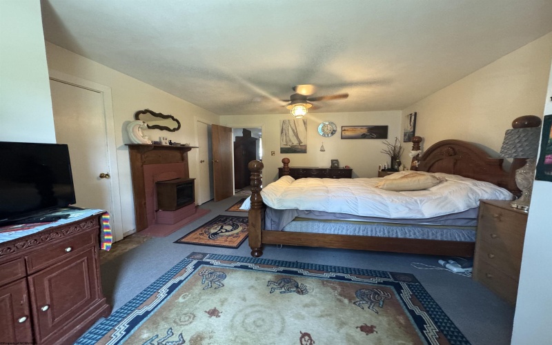 38 Kitson Street, Weston, West Virginia 26452, 4 Bedrooms Bedrooms, 9 Rooms Rooms,2 BathroomsBathrooms,Single Family Detached,For Sale,Kitson,10160776