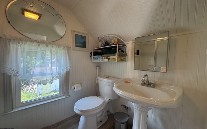 38 Kitson Street, Weston, West Virginia 26452, 4 Bedrooms Bedrooms, 9 Rooms Rooms,2 BathroomsBathrooms,Single Family Detached,For Sale,Kitson,10160776