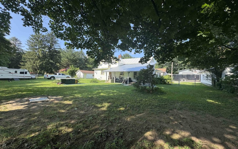 38 Kitson Street, Weston, West Virginia 26452, 4 Bedrooms Bedrooms, 9 Rooms Rooms,2 BathroomsBathrooms,Single Family Detached,For Sale,Kitson,10160776