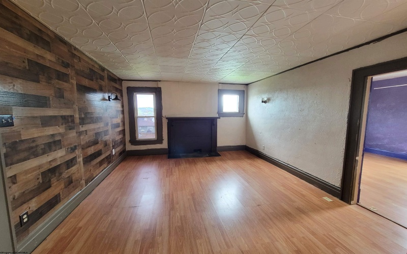 614 Maryland Avenue, Fairmont, West Virginia 26554, 1 Bedroom Bedrooms, 7 Rooms Rooms,2 BathroomsBathrooms,Single Family Detached,For Sale,Maryland,10160783