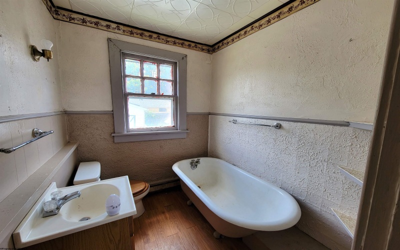 614 Maryland Avenue, Fairmont, West Virginia 26554, 1 Bedroom Bedrooms, 7 Rooms Rooms,2 BathroomsBathrooms,Single Family Detached,For Sale,Maryland,10160783