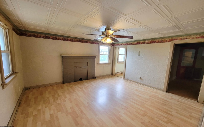 614 Maryland Avenue, Fairmont, West Virginia 26554, 1 Bedroom Bedrooms, 7 Rooms Rooms,2 BathroomsBathrooms,Single Family Detached,For Sale,Maryland,10160783