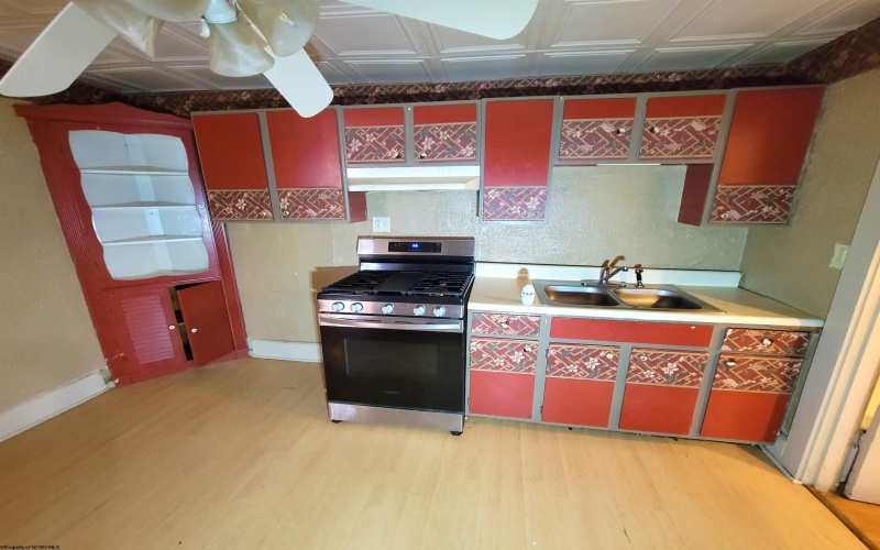 614 Maryland Avenue, Fairmont, West Virginia 26554, 1 Bedroom Bedrooms, 7 Rooms Rooms,2 BathroomsBathrooms,Single Family Detached,For Sale,Maryland,10160783