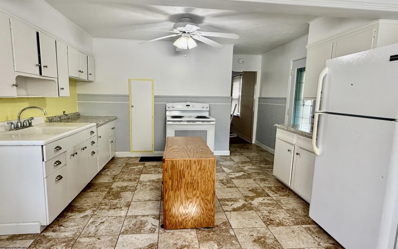 1131 Park Drive, Fairmont, West Virginia 26554, 3 Bedrooms Bedrooms, 5 Rooms Rooms,1 BathroomBathrooms,Single Family Detached,For Sale,Park,10160784