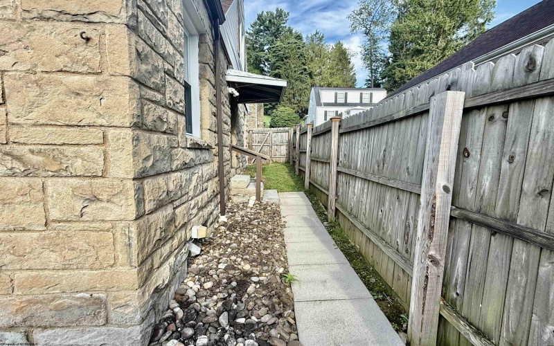 1131 Park Drive, Fairmont, West Virginia 26554, 3 Bedrooms Bedrooms, 5 Rooms Rooms,1 BathroomBathrooms,Single Family Detached,For Sale,Park,10160784