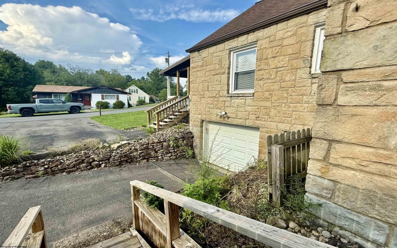 1131 Park Drive, Fairmont, West Virginia 26554, 3 Bedrooms Bedrooms, 5 Rooms Rooms,1 BathroomBathrooms,Single Family Detached,For Sale,Park,10160784