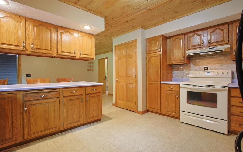 297 White Oak Road, Montrose, West Virginia 26283, 4 Bedrooms Bedrooms, 11 Rooms Rooms,2 BathroomsBathrooms,Single Family Detached,For Sale,White Oak,10160810