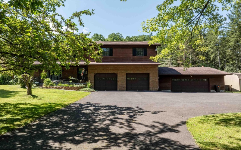 297 White Oak Road, Montrose, West Virginia 26283, 4 Bedrooms Bedrooms, 11 Rooms Rooms,2 BathroomsBathrooms,Single Family Detached,For Sale,White Oak,10160810