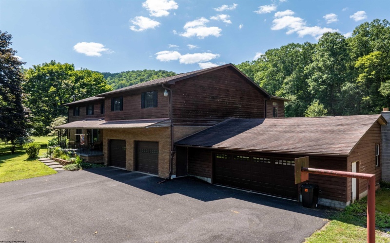 297 White Oak Road, Montrose, West Virginia 26283, 4 Bedrooms Bedrooms, 11 Rooms Rooms,2 BathroomsBathrooms,Single Family Detached,For Sale,White Oak,10160810