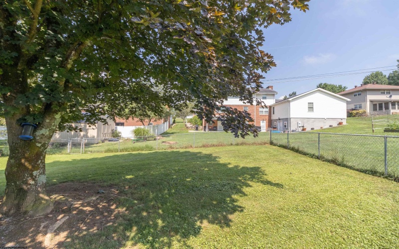125 Ashford Drive, Bridgeport, West Virginia 26330, 3 Bedrooms Bedrooms, 7 Rooms Rooms,2 BathroomsBathrooms,Single Family Detached,For Sale,Ashford,10160802