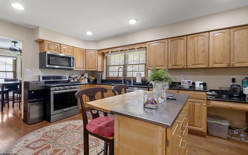 125 Ashford Drive, Bridgeport, West Virginia 26330, 3 Bedrooms Bedrooms, 7 Rooms Rooms,2 BathroomsBathrooms,Single Family Detached,For Sale,Ashford,10160802