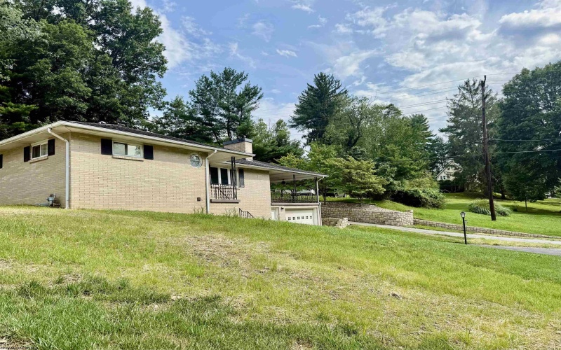 964 Coleman Avenue, Fairmont, West Virginia 26554, 3 Bedrooms Bedrooms, 8 Rooms Rooms,3 BathroomsBathrooms,Single Family Detached,For Sale,Coleman,10160788