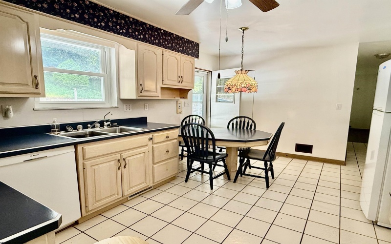 964 Coleman Avenue, Fairmont, West Virginia 26554, 3 Bedrooms Bedrooms, 8 Rooms Rooms,3 BathroomsBathrooms,Single Family Detached,For Sale,Coleman,10160788