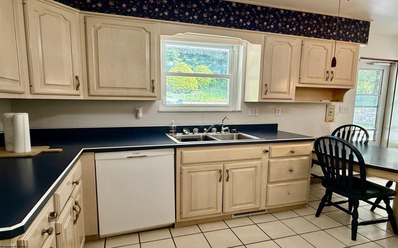 964 Coleman Avenue, Fairmont, West Virginia 26554, 3 Bedrooms Bedrooms, 8 Rooms Rooms,3 BathroomsBathrooms,Single Family Detached,For Sale,Coleman,10160788