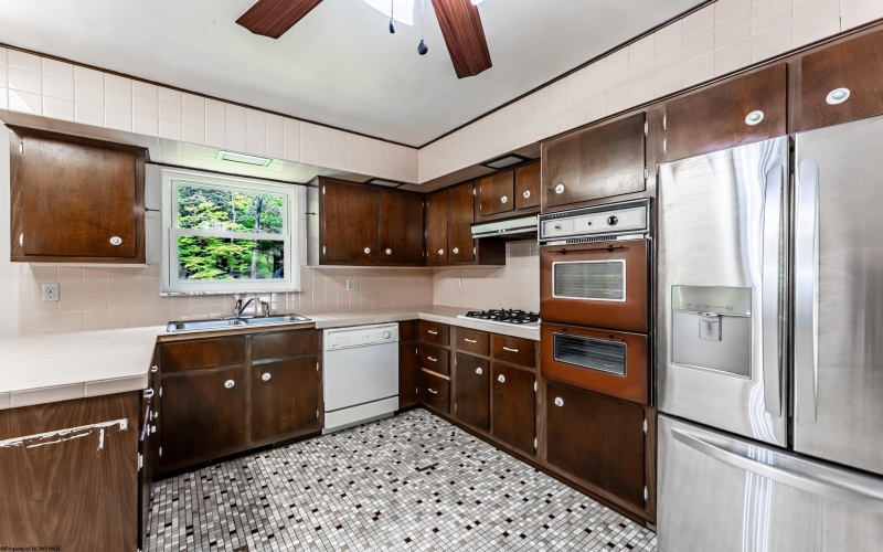 922 Henry Drive, Fairmont, West Virginia 26554, 3 Bedrooms Bedrooms, 7 Rooms Rooms,2 BathroomsBathrooms,Single Family Detached,For Sale,Henry,10160786