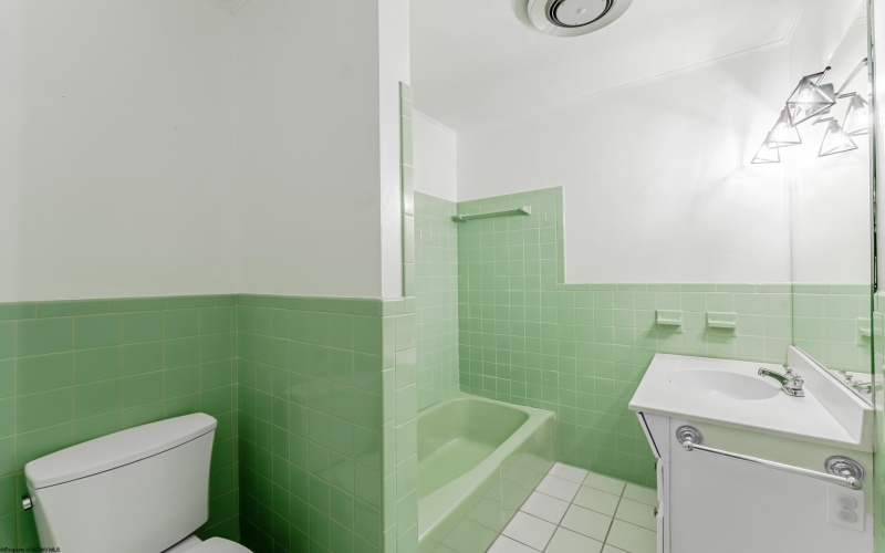 922 Henry Drive, Fairmont, West Virginia 26554, 3 Bedrooms Bedrooms, 7 Rooms Rooms,2 BathroomsBathrooms,Single Family Detached,For Sale,Henry,10160786