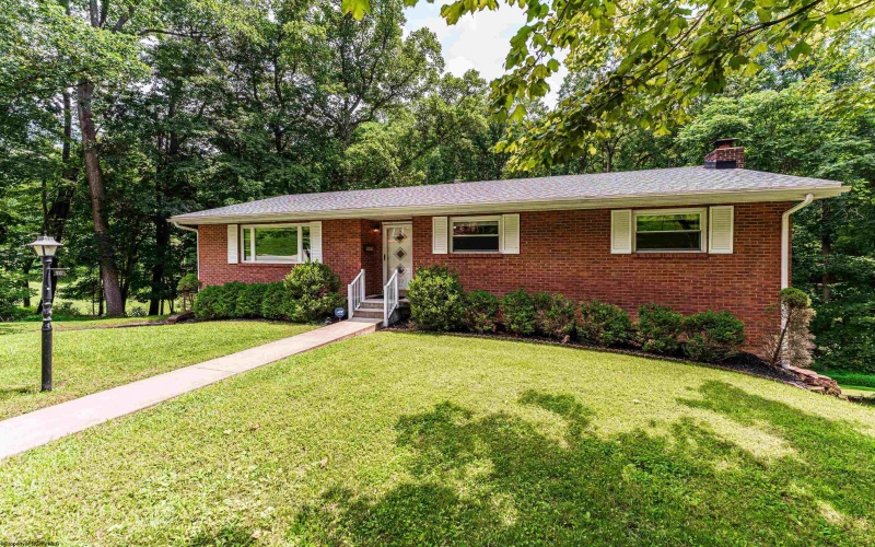 922 Henry Drive, Fairmont, West Virginia 26554, 3 Bedrooms Bedrooms, 7 Rooms Rooms,2 BathroomsBathrooms,Single Family Detached,For Sale,Henry,10160786