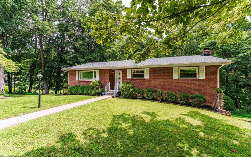 922 Henry Drive, Fairmont, West Virginia 26554, 3 Bedrooms Bedrooms, 7 Rooms Rooms,2 BathroomsBathrooms,Single Family Detached,For Sale,Henry,10160786