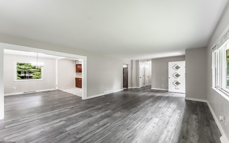 922 Henry Drive, Fairmont, West Virginia 26554, 3 Bedrooms Bedrooms, 7 Rooms Rooms,2 BathroomsBathrooms,Single Family Detached,For Sale,Henry,10160786