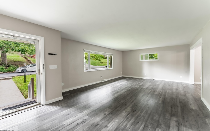922 Henry Drive, Fairmont, West Virginia 26554, 3 Bedrooms Bedrooms, 7 Rooms Rooms,2 BathroomsBathrooms,Single Family Detached,For Sale,Henry,10160786