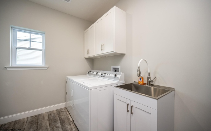 1202 Chinkapin Oak Trail, Morgantown, West Virginia 26501, 3 Bedrooms Bedrooms, 9 Rooms Rooms,2 BathroomsBathrooms,Single Family Detached,For Sale,Chinkapin Oak,10160798