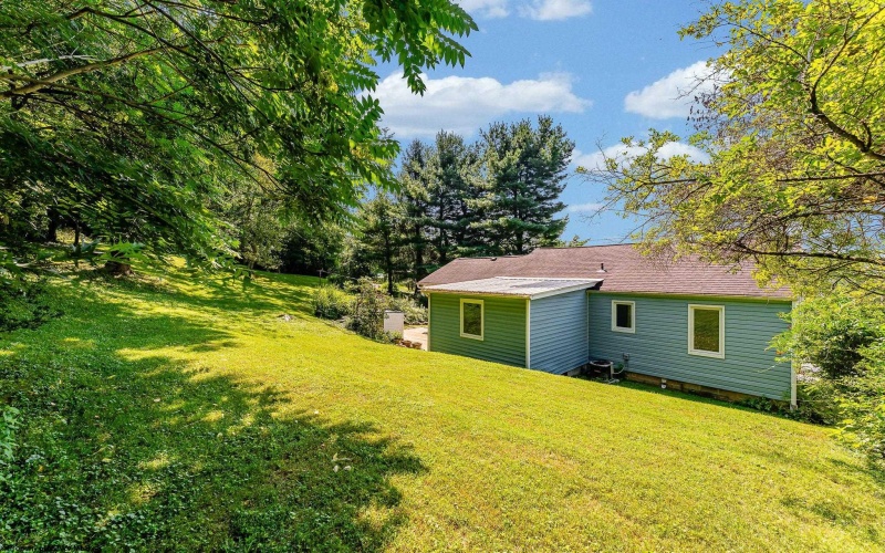 633 Southern Avenue, Morgantown, West Virginia 26501, 2 Bedrooms Bedrooms, 7 Rooms Rooms,1 BathroomBathrooms,Single Family Detached,For Sale,Southern,10160801