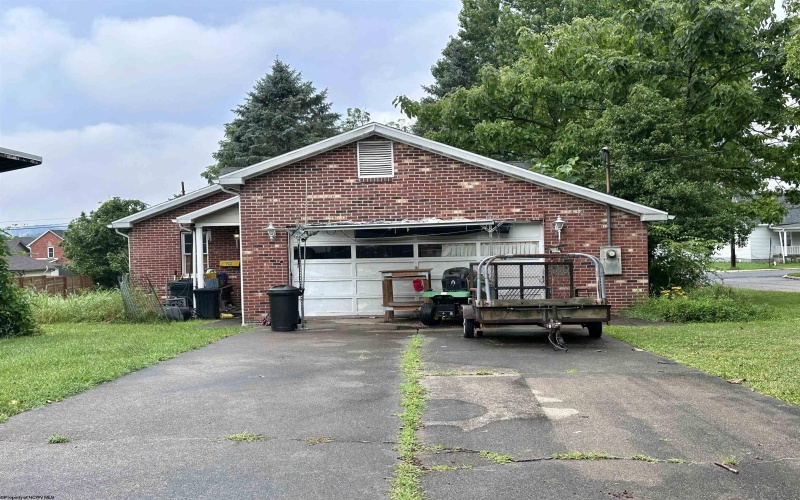 1397 Fairfield Street, Star City, West Virginia 26505, 3 Bedrooms Bedrooms, 11 Rooms Rooms,3 BathroomsBathrooms,Single Family Detached,For Sale,Fairfield,10160813