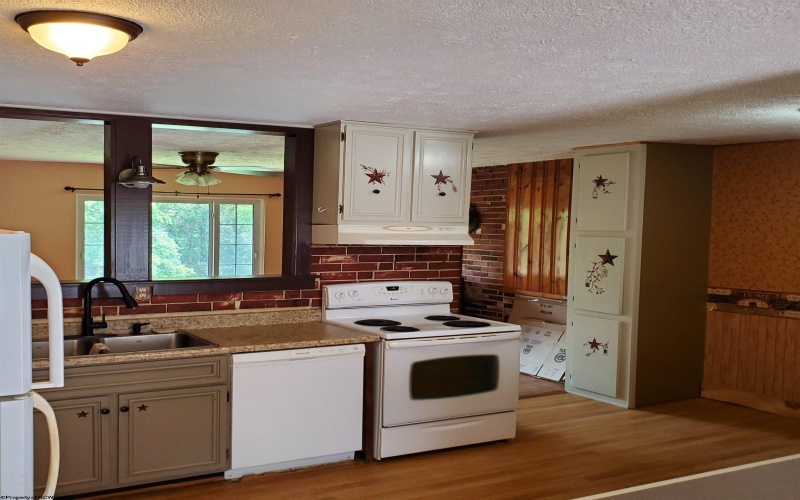 152 Gwendolyn Drive, Elkins, West Virginia 26241-9999, 2 Bedrooms Bedrooms, 6 Rooms Rooms,1 BathroomBathrooms,Single Family Detached,For Sale,Gwendolyn,10160822