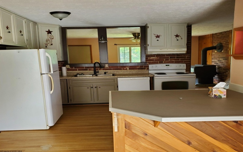 152 Gwendolyn Drive, Elkins, West Virginia 26241-9999, 2 Bedrooms Bedrooms, 6 Rooms Rooms,1 BathroomBathrooms,Single Family Detached,For Sale,Gwendolyn,10160822
