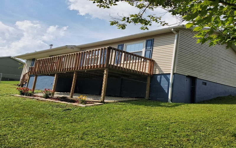 152 Gwendolyn Drive, Elkins, West Virginia 26241-9999, 2 Bedrooms Bedrooms, 6 Rooms Rooms,1 BathroomBathrooms,Single Family Detached,For Sale,Gwendolyn,10160822