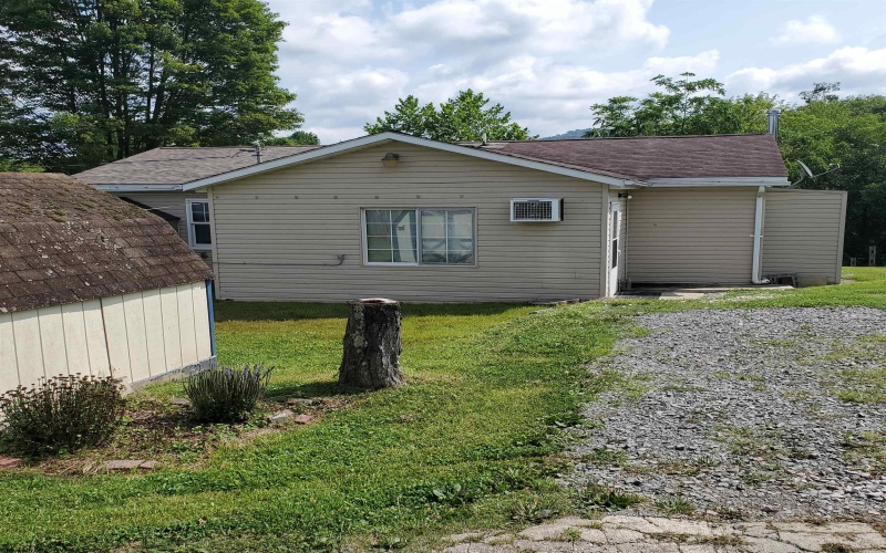 152 Gwendolyn Drive, Elkins, West Virginia 26241-9999, 2 Bedrooms Bedrooms, 6 Rooms Rooms,1 BathroomBathrooms,Single Family Detached,For Sale,Gwendolyn,10160822