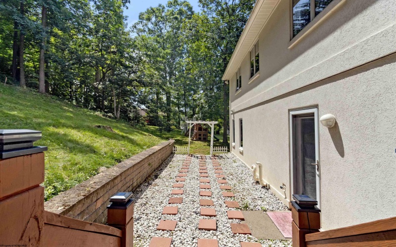 58 Brookside Lane, Morgantown, West Virginia 26505, 4 Bedrooms Bedrooms, 10 Rooms Rooms,3 BathroomsBathrooms,Single Family Detached,For Sale,Brookside,10160820