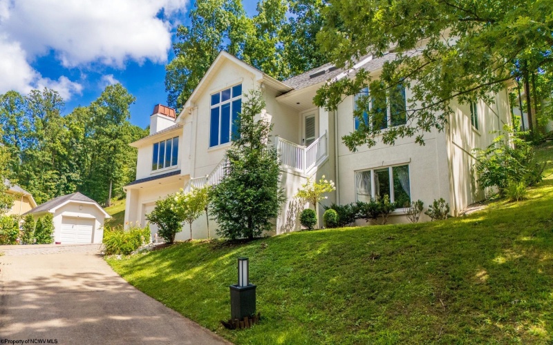 58 Brookside Lane, Morgantown, West Virginia 26505, 4 Bedrooms Bedrooms, 10 Rooms Rooms,3 BathroomsBathrooms,Single Family Detached,For Sale,Brookside,10160820
