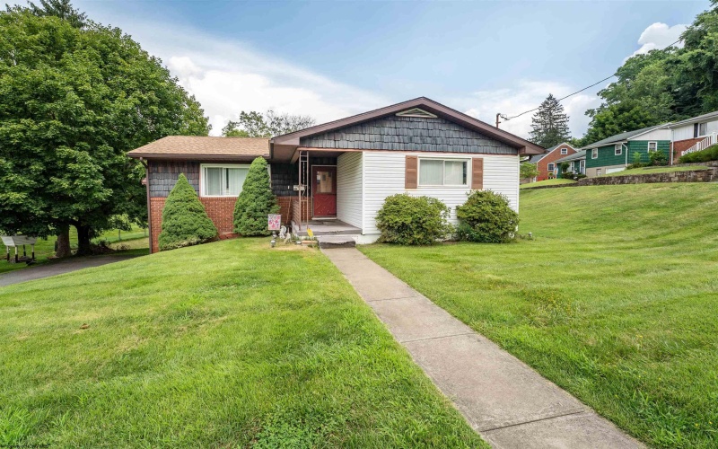 1112 Westmont Road, Fairmont, West Virginia 26554, 3 Bedrooms Bedrooms, 7 Rooms Rooms,2 BathroomsBathrooms,Single Family Detached,For Sale,Westmont,10160819