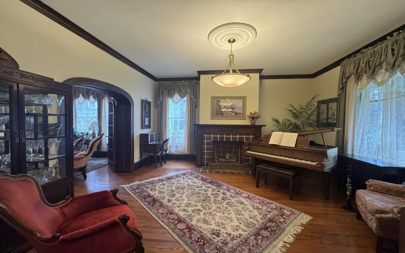 227 Carr Avenue, Clarksburg, West Virginia 26301-3105, 5 Bedrooms Bedrooms, 13 Rooms Rooms,2 BathroomsBathrooms,Single Family Detached,For Sale,Carr,10160818