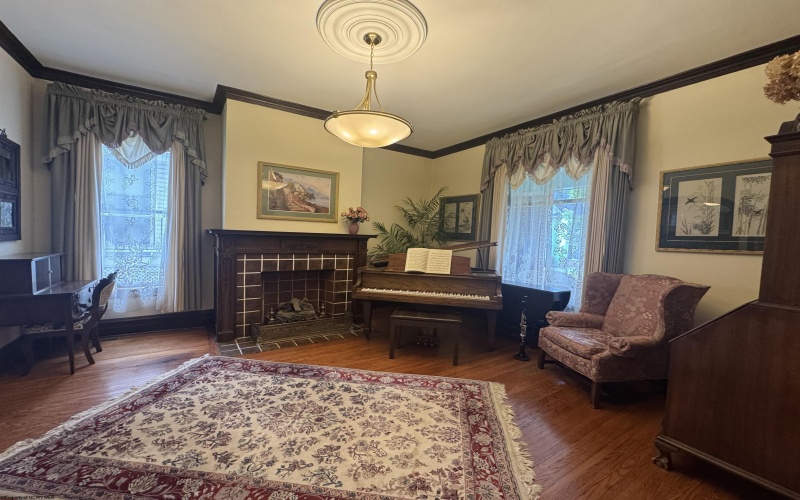 227 Carr Avenue, Clarksburg, West Virginia 26301-3105, 5 Bedrooms Bedrooms, 13 Rooms Rooms,2 BathroomsBathrooms,Single Family Detached,For Sale,Carr,10160818