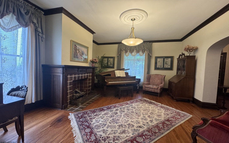 227 Carr Avenue, Clarksburg, West Virginia 26301-3105, 5 Bedrooms Bedrooms, 13 Rooms Rooms,2 BathroomsBathrooms,Single Family Detached,For Sale,Carr,10160818