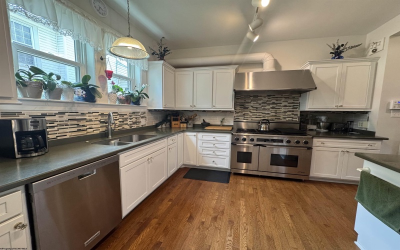 227 Carr Avenue, Clarksburg, West Virginia 26301-3105, 5 Bedrooms Bedrooms, 13 Rooms Rooms,2 BathroomsBathrooms,Single Family Detached,For Sale,Carr,10160818