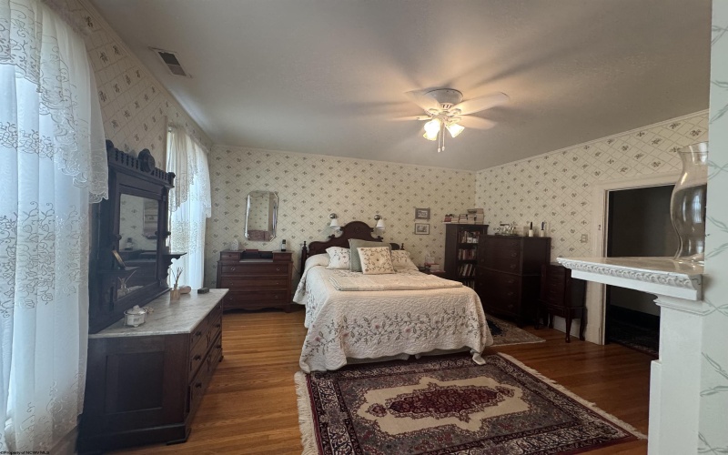 227 Carr Avenue, Clarksburg, West Virginia 26301-3105, 5 Bedrooms Bedrooms, 13 Rooms Rooms,2 BathroomsBathrooms,Single Family Detached,For Sale,Carr,10160818