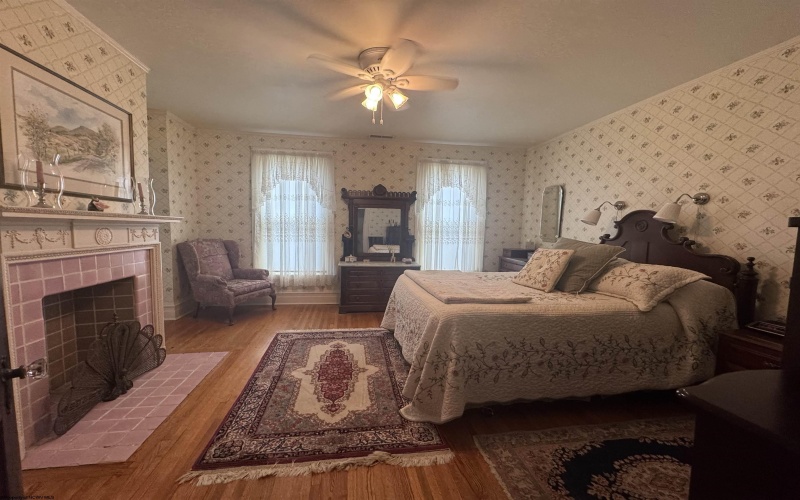 227 Carr Avenue, Clarksburg, West Virginia 26301-3105, 5 Bedrooms Bedrooms, 13 Rooms Rooms,2 BathroomsBathrooms,Single Family Detached,For Sale,Carr,10160818